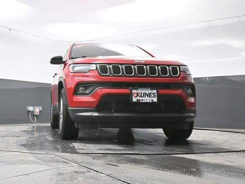 Used 2024 Jeep Compass Latitude image 50