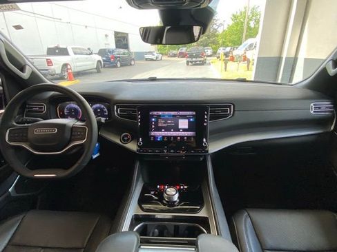 Used 2024 Jeep Wagoneer Series II image 17