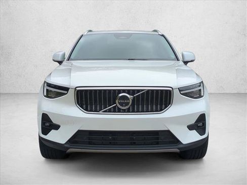 Used 2024 Volvo XC40 B5 Plus w/ Protection Package Premier AWD/4WD image 2