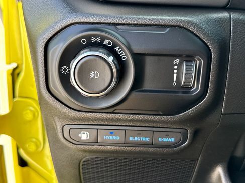 Used 2023 Jeep Wrangler Unlimited Rubicon 4xe image 14