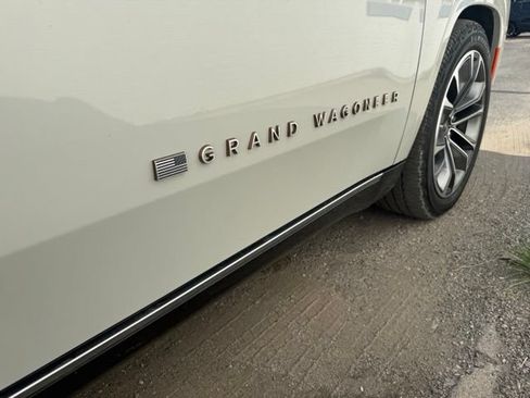 Used 2022 Jeep Grand Wagoneer Series III AWD/4WD image 4