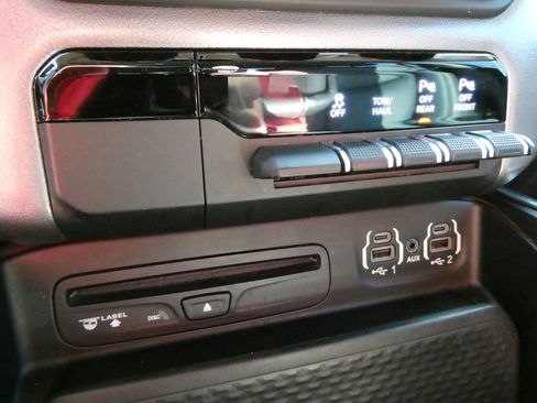 Used 2019 RAM 1500 Big Horn AWD/4WD image 27