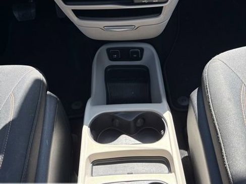 Used 2017 Chrysler Pacifica Touring w/ Tire & Wheel Group image 25