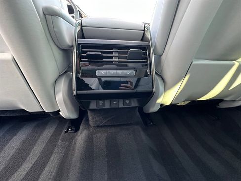 Used 2023 Land Rover Range Rover Sport SE image 29