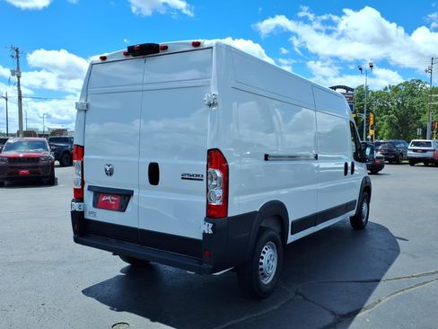 Used 2025 RAM ProMaster 2500 w/ Convenience Group FWD image 4