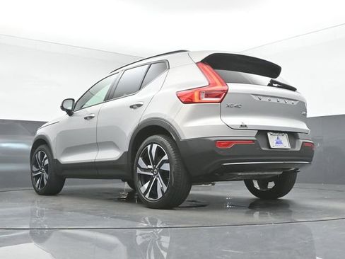 Used 2024 Volvo XC40 B5 Plus w/ Protection Package Premier image 40