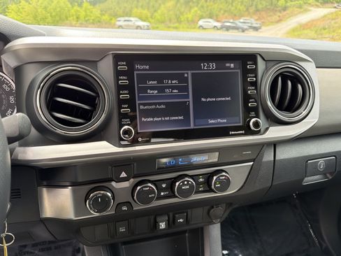 Used 2022 Toyota Tacoma SR5 AWD/4WD image 27