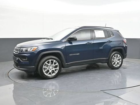 Used 2024 Jeep Compass Latitude AWD/4WD image 7