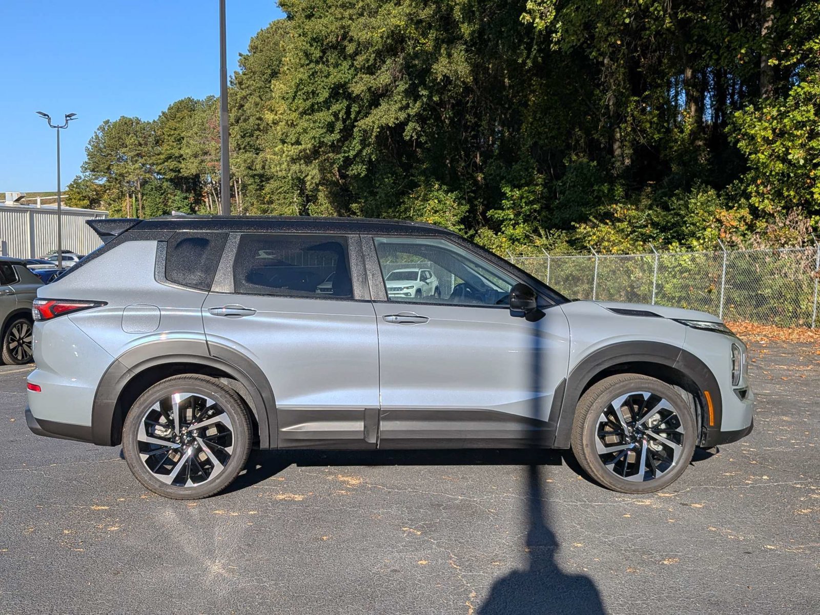 Used 2025 Mitsubishi Outlander AWD image 3