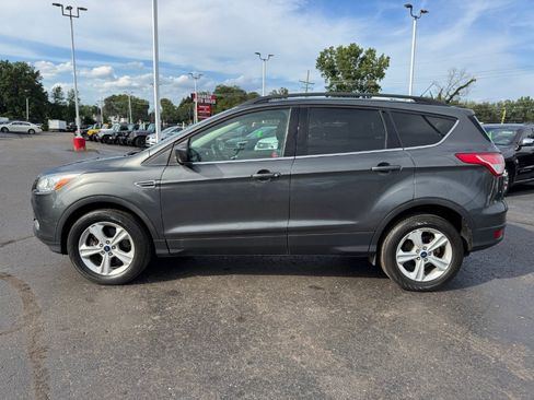 Used 2015 Ford Escape SE w/ Equipment Group 201A AWD/4WD image 2
