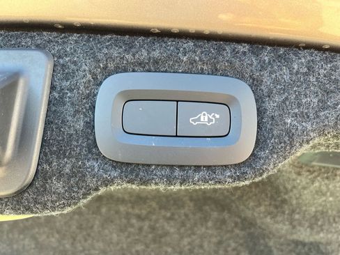 Used 2020 Volvo S60 T5 Momentum w/ Protection Package image 9