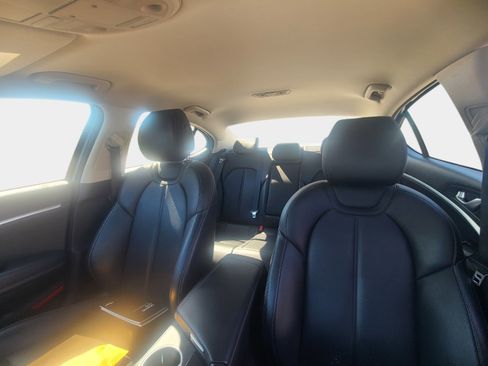 Used 2021 Genesis G70 2.0T image 10