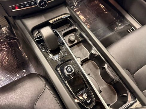 Used 2025 Volvo XC60 B5 Plus image 18