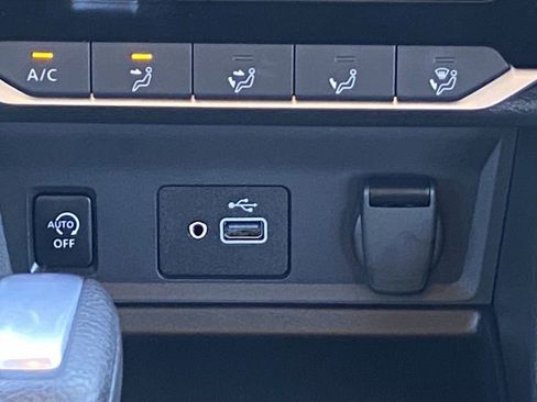 Used 2025 Nissan Sentra S image 32