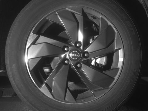 Used 2025 Nissan Rogue SV image 13