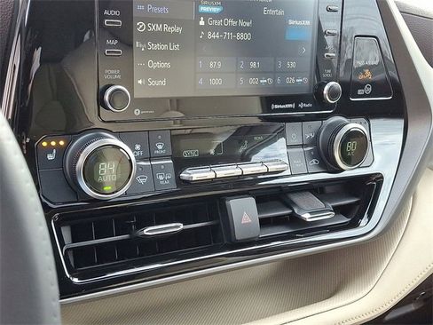 Certified 2021 Toyota Highlander XLE image 18