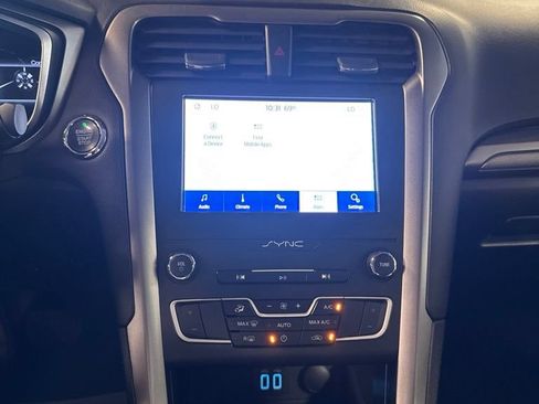 Used 2020 Ford Fusion SE FWD image 9