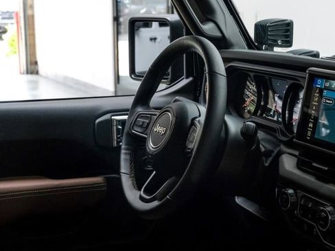 Used 2025 Jeep Wrangler Unlimited Rubicon w/ Technology Group image 65