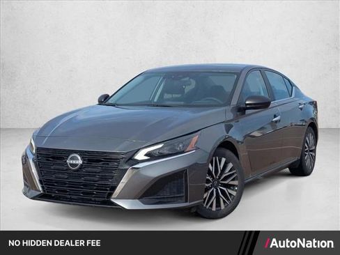 Used 2025 Nissan Altima 2.5 SV FWD image 1