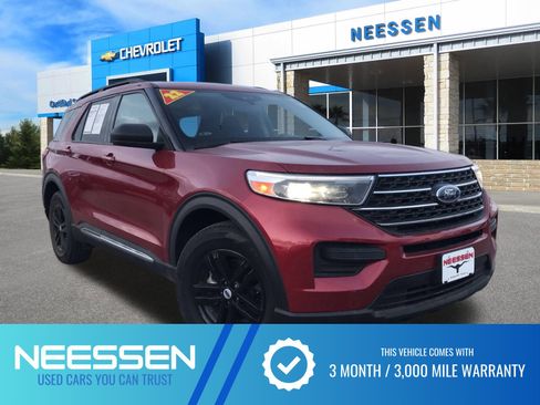 Used 2022 Ford Explorer XLT image 1