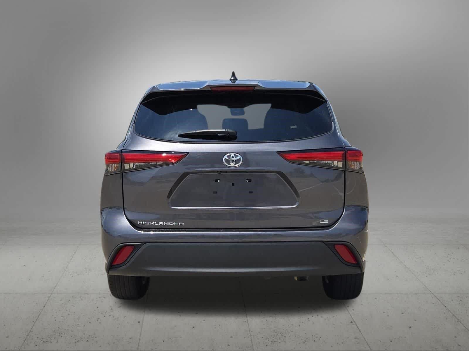 Used 2023 Toyota Highlander LE FWD image 5