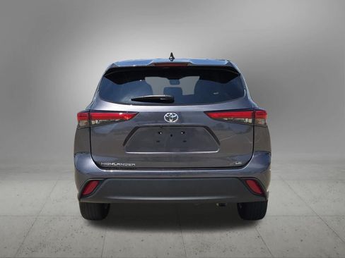 Used 2023 Toyota Highlander LE FWD image 5