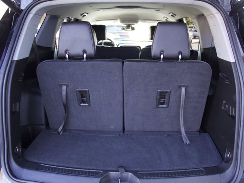 Used 2023 GMC Acadia SLT image 28