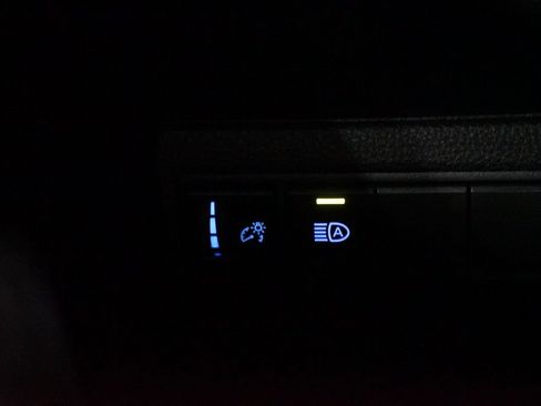Used 2022 Toyota Corolla LE FWD image 21