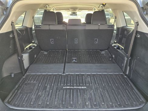 Used 2023 Toyota Highlander LE image 15