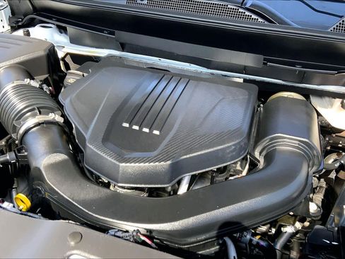 Used 2025 Chevrolet Traverse LT w/ LPO, Floor Liner Package FWD image 31