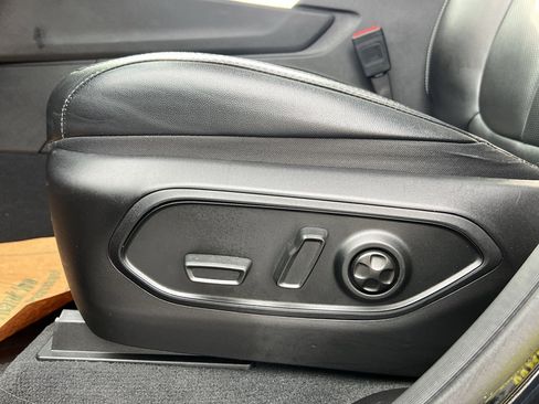 Used 2024 Jeep Grand Cherokee Limited w/ Luxury Tech Group II image 16