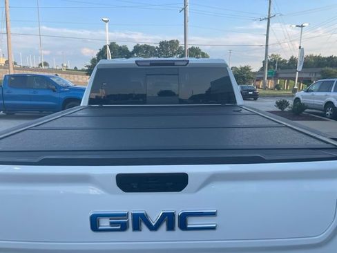 Used 2022 GMC Sierra 1500 AT4 w/ AT4 Premium Package AWD/4WD image 21