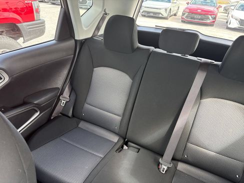 Used 2025 Kia Soul LX w/ LX Technology Package FWD image 39