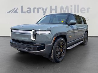 Used 2025 Rivian R1S Premium AWD/4WD video 1