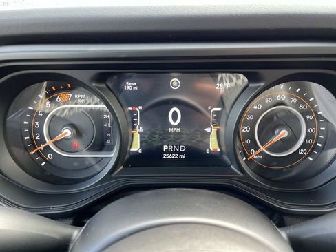 Used 2025 Jeep Wrangler Unlimited Rubicon AWD/4WD image 39