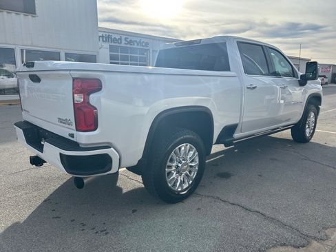 Used 2022 Chevrolet Silverado 2500 High Country w/ Z71 Off-Road Package image 4