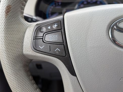 Used 2013 Toyota Sienna XLE image 22