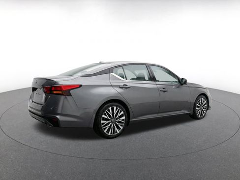 Used 2025 Nissan Altima 2.5 SV FWD image 9
