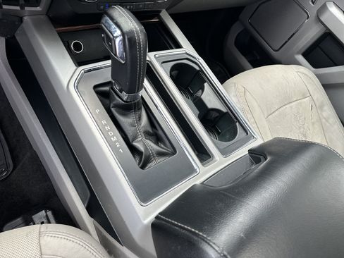 Used 2015 Ford F150 Lariat RWD image 33