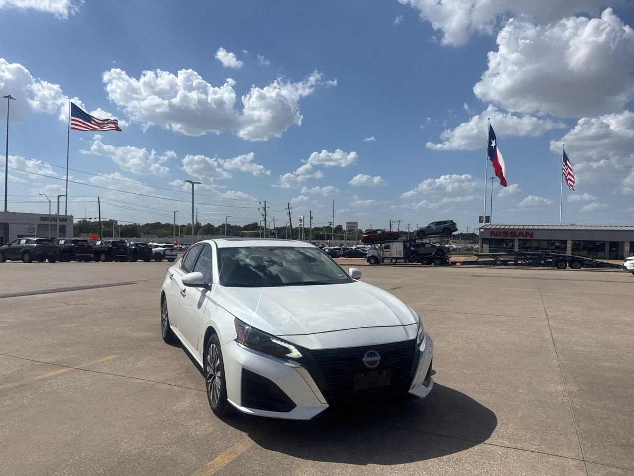 Certified 2024 Nissan Altima 2.5 SV w/ SV Premium Package FWD image 3