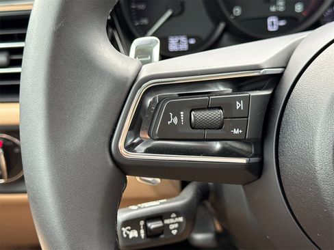 Used 2025 Porsche Macan image 28