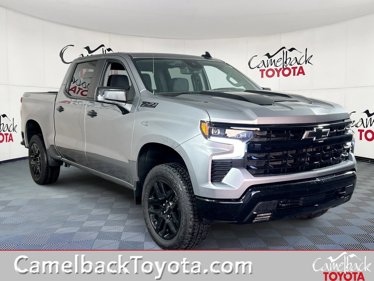 Used 2026 Chevrolet Silverado 1500 LT Trail Boss w/ Dark Appearance Package AWD/4WD image 1