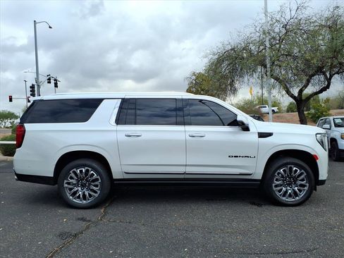 Used 2023 GMC Yukon XL Denali Ultimate image 4