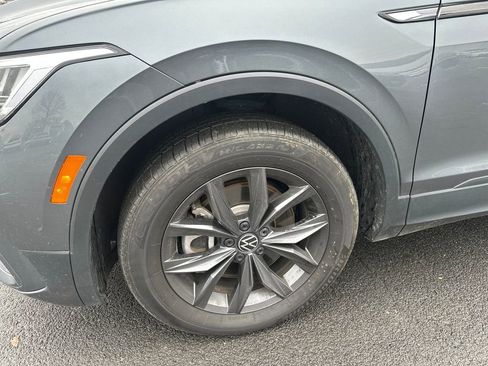 Used 2023 Volkswagen Tiguan SE w/ Panoramic Sunroof Package image 2