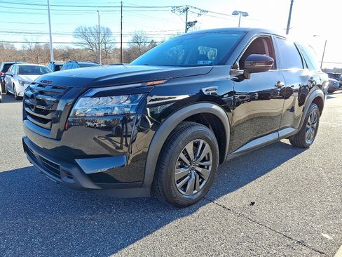 Used 2022 Nissan Pathfinder S image 2