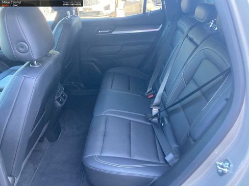 Used 2025 GMC Terrain Elevation w/ Elevation Premium Package AWD/4WD image 13