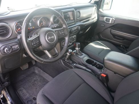 Used 2022 Jeep Gladiator Mojave AWD/4WD image 10