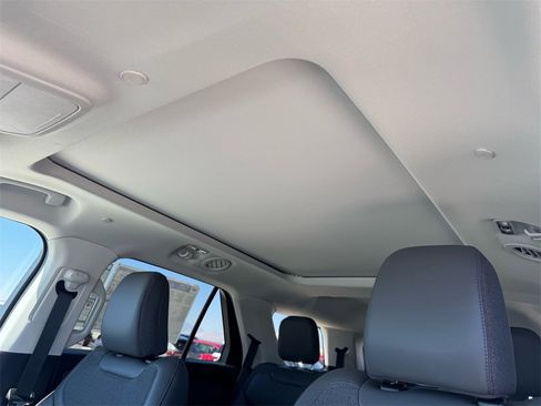 New 2025 Ford Explorer Active w/ Active Comfort Package image 9