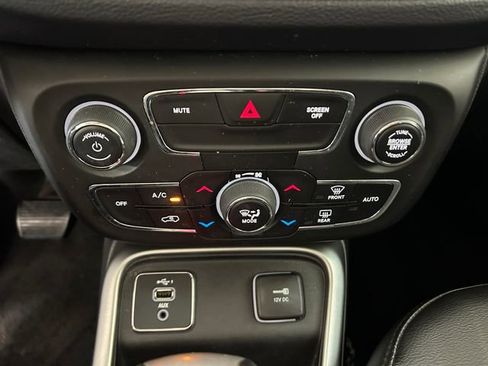 Used 2019 Jeep Compass Latitude image 24