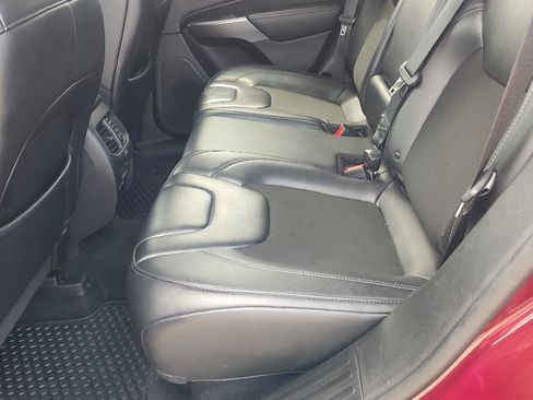 Used 2019 Jeep Cherokee Latitude Plus w/ Cold Weather Group AWD/4WD image 19